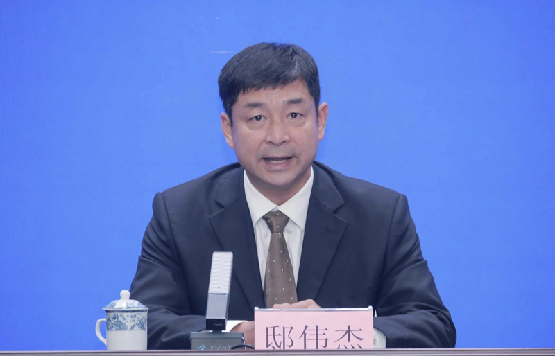 海南省生态环境厅党组成员、副厅长、新闻发言人邸伟杰(图1) 海南省生态环境厅党组成员、副厅长、新闻发言人邸伟杰(图1)