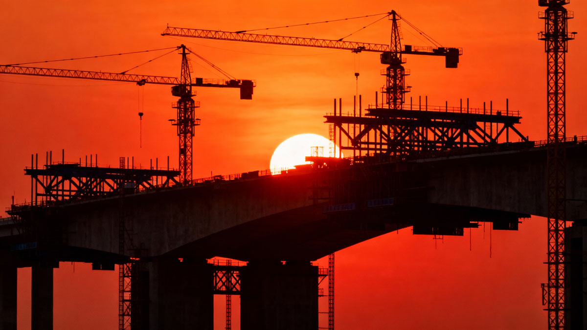 团队进行项目研讨